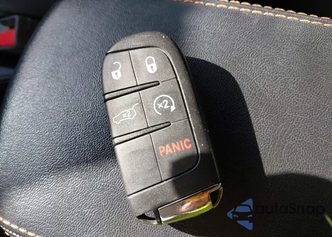 2018 Jeep Compass Limited 4X4 из США, поврежденный, VIN 3C4NJDCBXJT299251